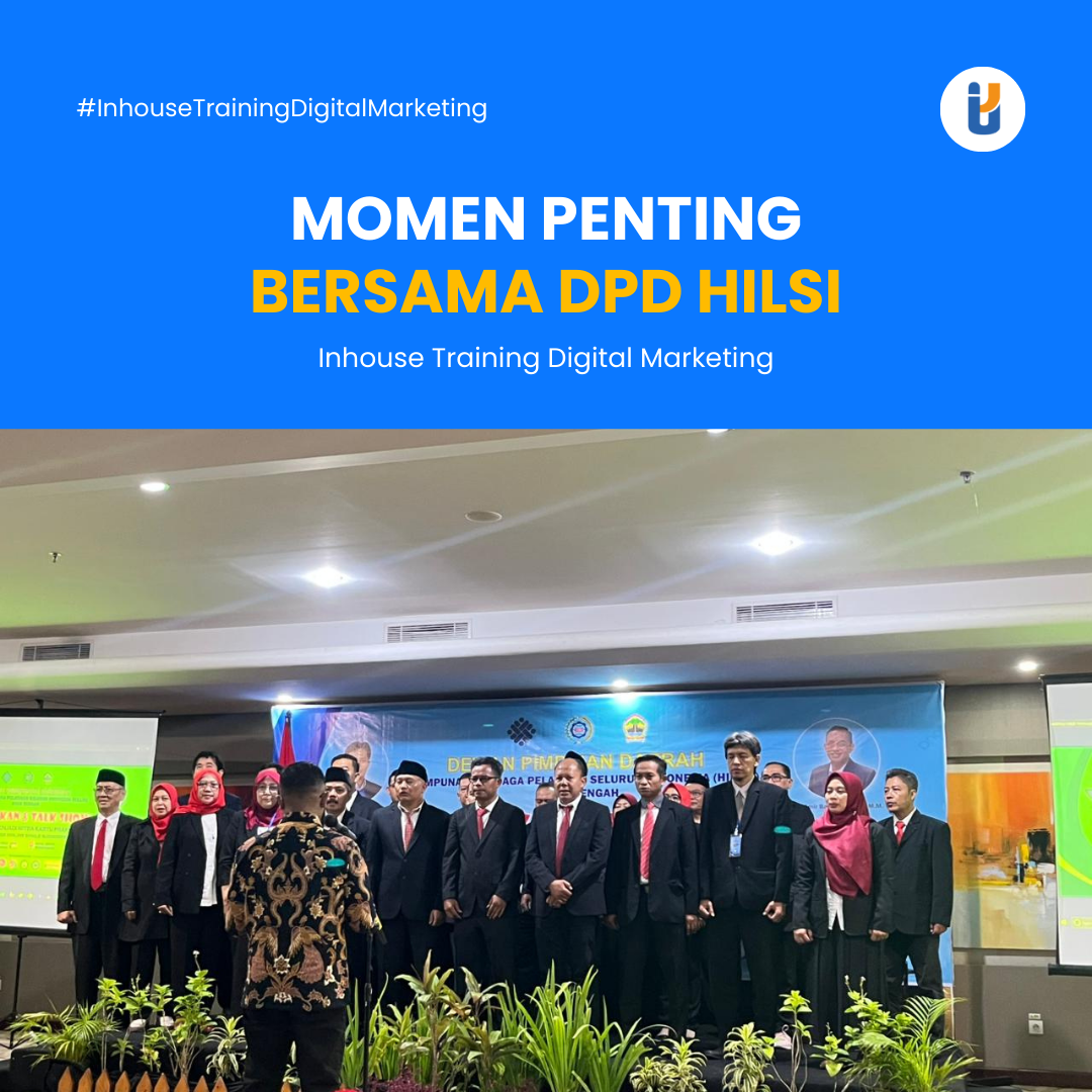 Trainer memberikan contoh studi kasus pada sesi event inhouse training.