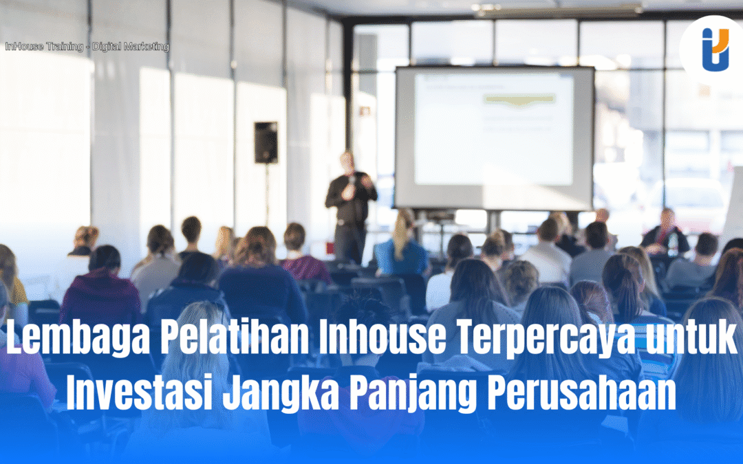 Suasana training inhouse karyawan perusahaan, trainer menjelaskan materi di depan peserta”