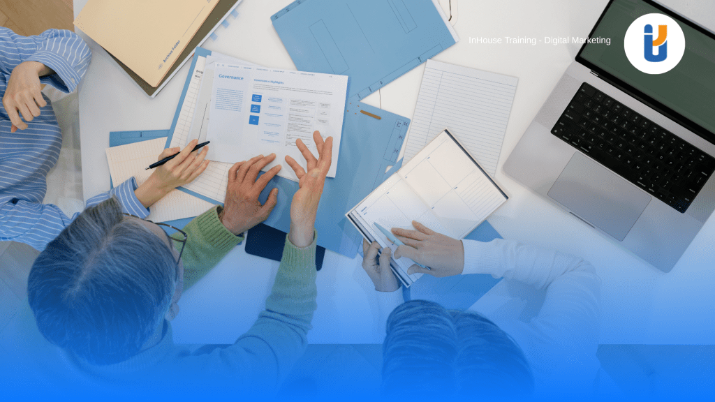 Trainer Inhouse Digital memberikan pelatihan komunikasi efektif untuk tim BUMN